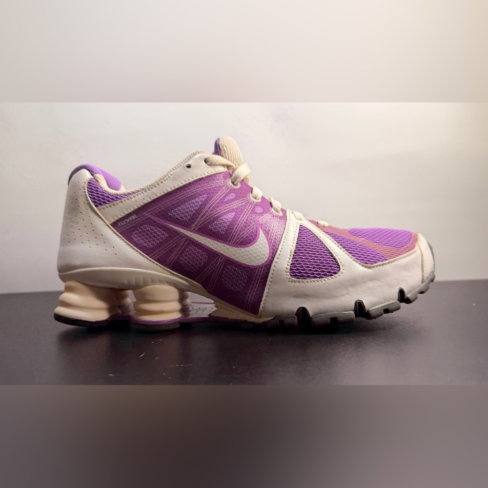 Nike Shock Flyknit Livestrong Size 10 Women